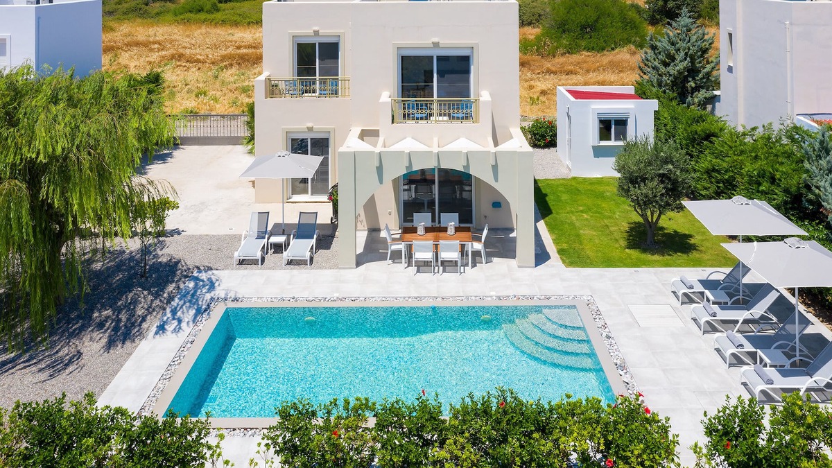 Gennadi House | Lovingly furnished house in a quiet location with heated pool and sea views