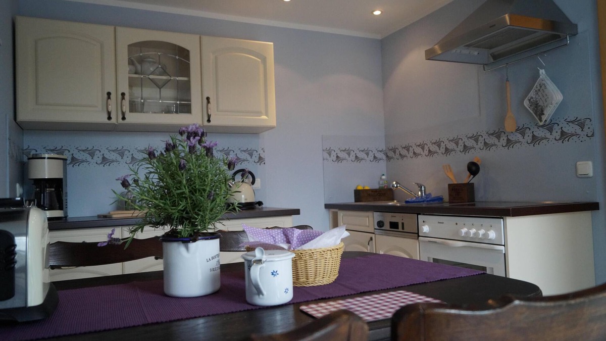 Kleinnaundorf Apartment | Lovingly furnished vacation apartment with sunny, quiet balcony facing the lavender