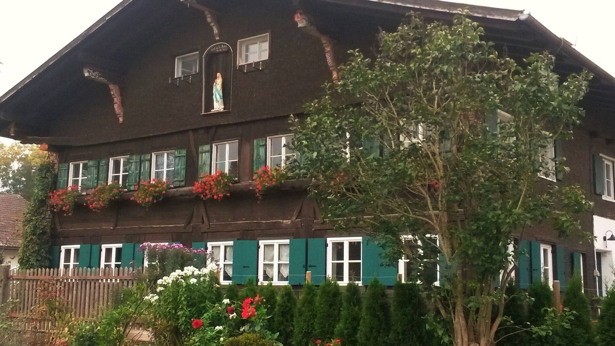 Gorisried Apartment | Lovingly modernized, exclusive apartment in a historic farmhouse