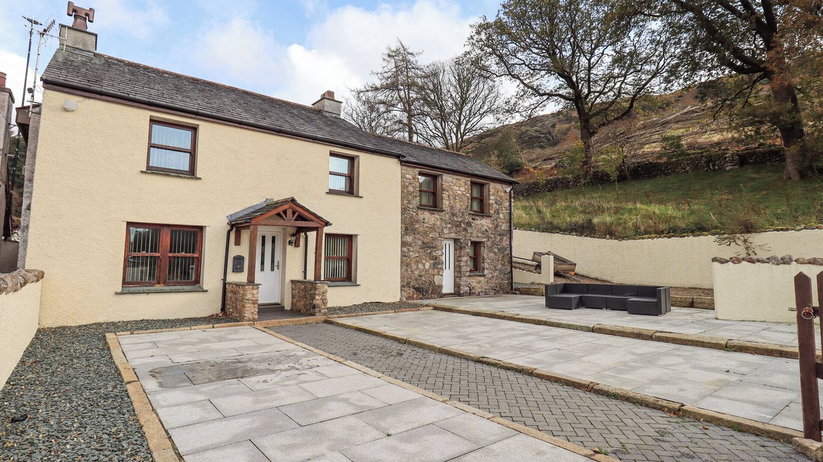 Holmrook House | LOW BIRKER FARM, family friendly, with open fire in Eskdale Green