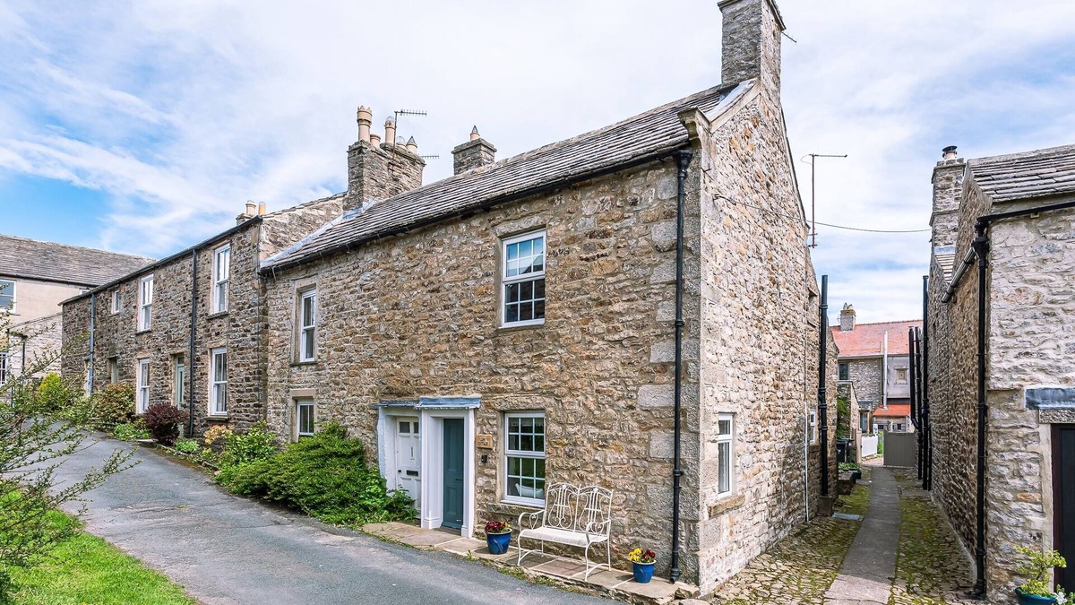 Reeth Cottage | Low Cottage, a dog friendly holiday home for up to four people in the pretty village of Reeth.
