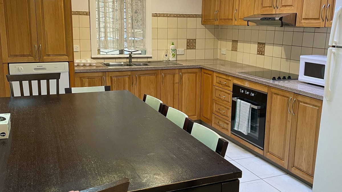 Granville House | Low price clean linen free stuff G2 sleep 15 persons