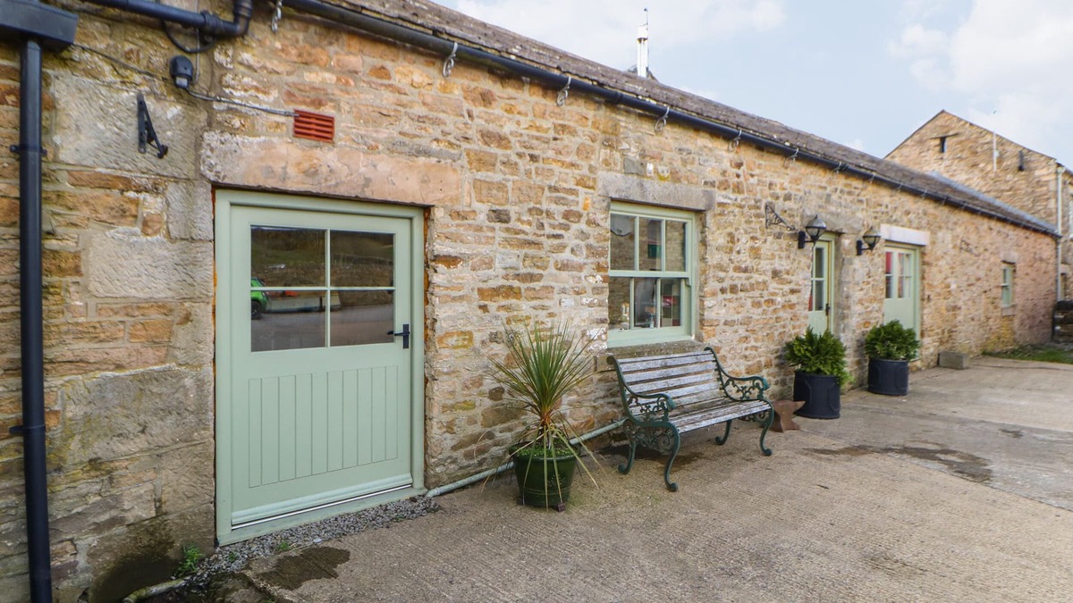 Barnard Castle Cottage | LOW SHIPLEY COTTAGE, pet friendly, with hot tub in Barnard Castle