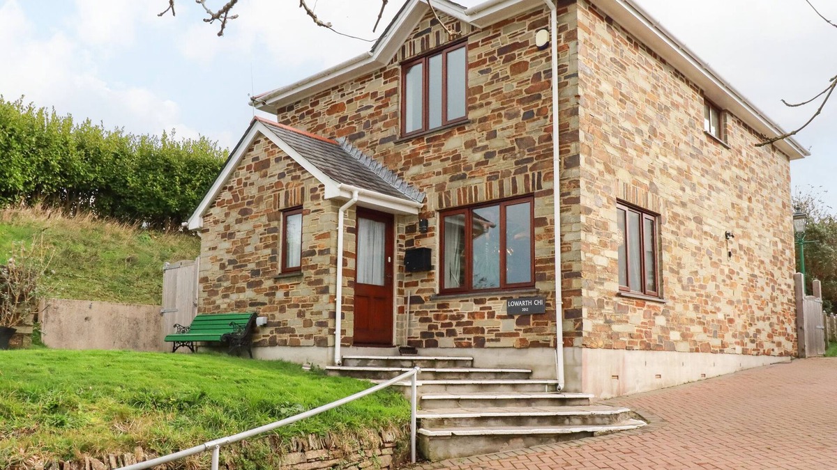 Polruan House | LOWARTH CHI, pet friendly, character holiday cottage in Polruan
