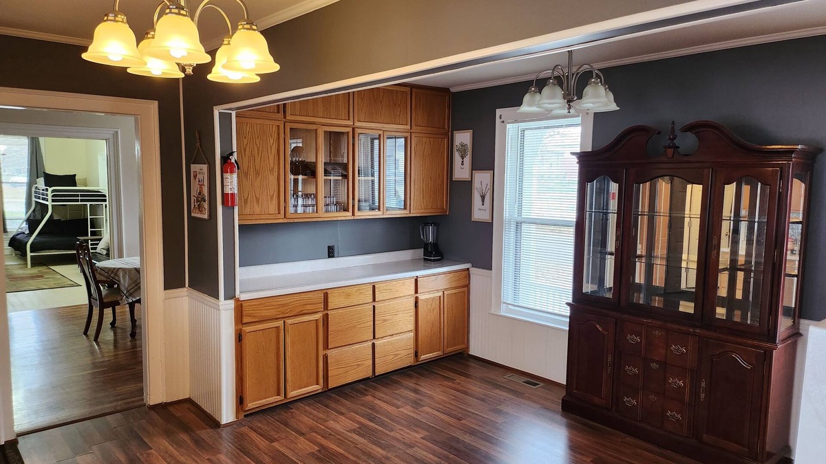 Brookfield Apartment | Lower 2 Bedroom Parkview
