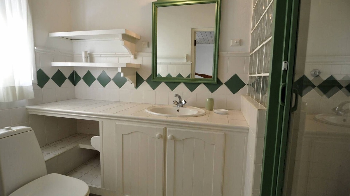 Hastings Apartment | Lower Beachgate - On the Beach.