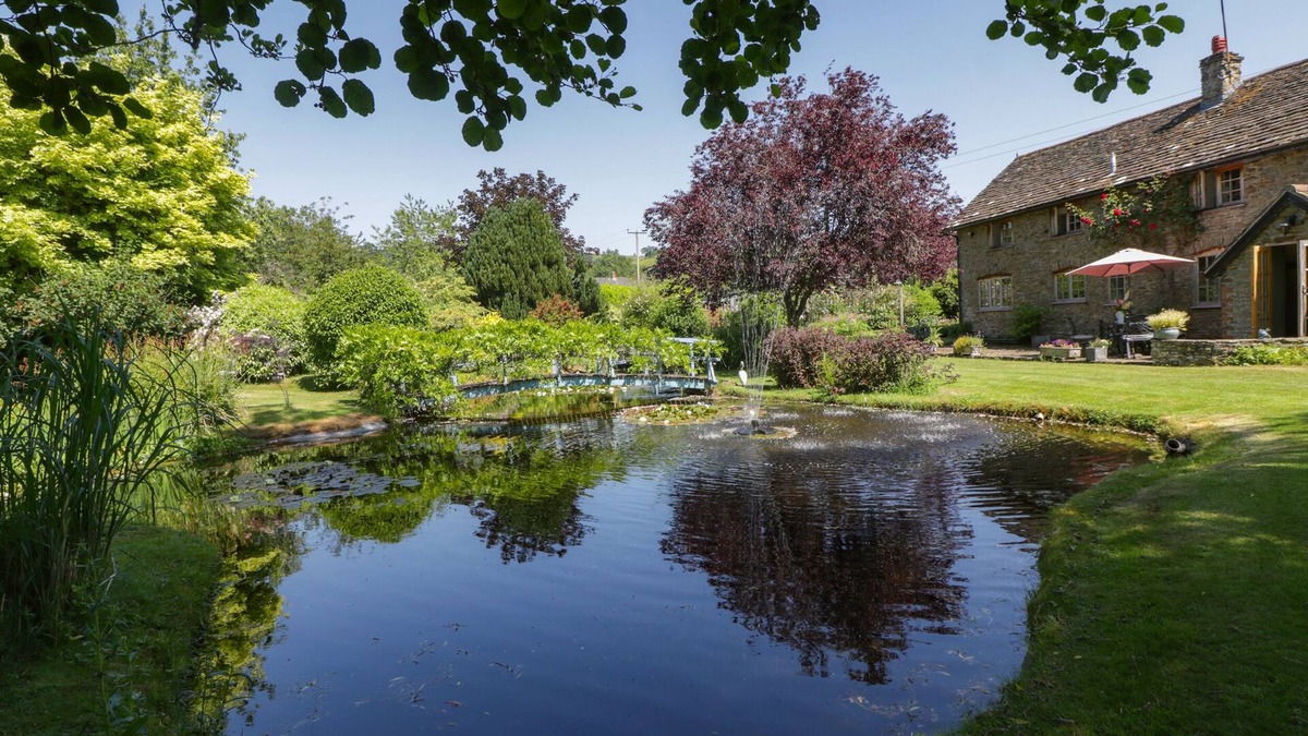 Aymestrey Cottage | LOWER COURT BYRE, family friendly, with open fire in Lingen