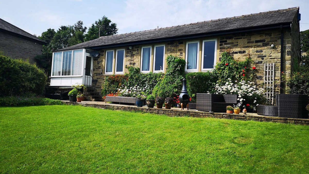 Oakworth Cottage | LOWER CROSS, pet friendly, with a garden in Oakworth