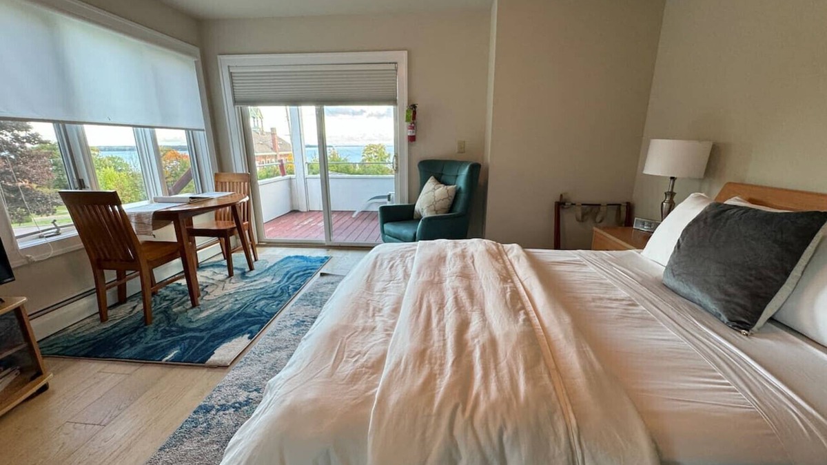 Bayfield Apartment | Lower Flat @ Steeple Hill Flats, Bayfield