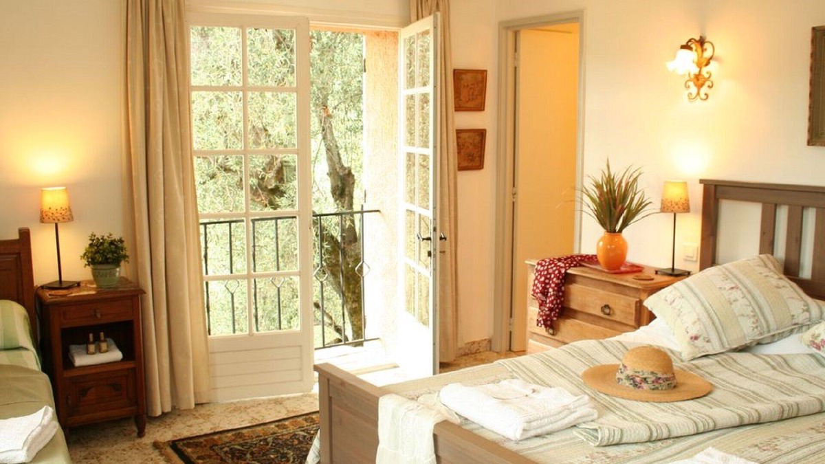 Le Bar-sur-Loup Apartment | Lower Garden Apartment with *Large Heated Pool*