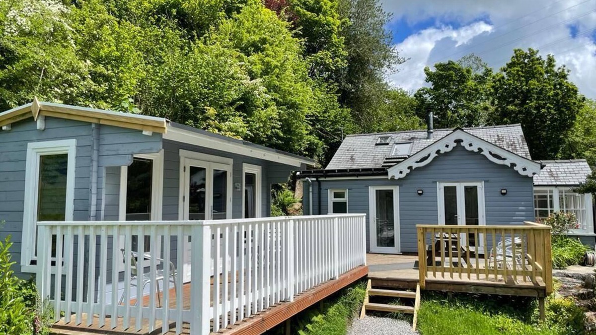 Bodmin Ski Chalet | Lower Hill Cottage w/Swedish Hot Tub