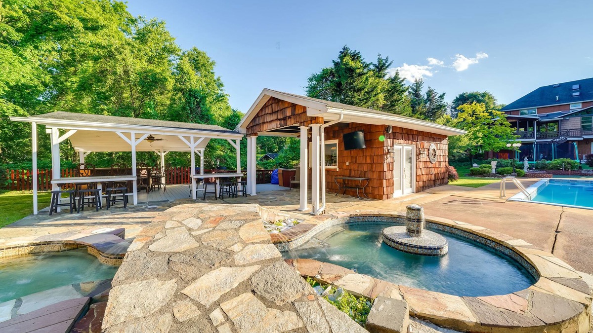 Coraopolis House | Lower-Level Pittsburgh Retreat: Hot Tub + Grill!