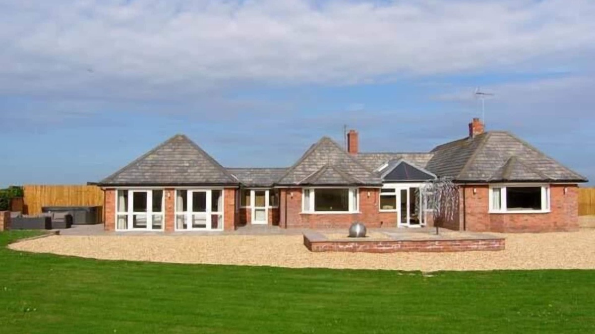 Stoney Stretton Cottage | LOWER LODGE, family friendly, luxury holiday cottage in Alberbury