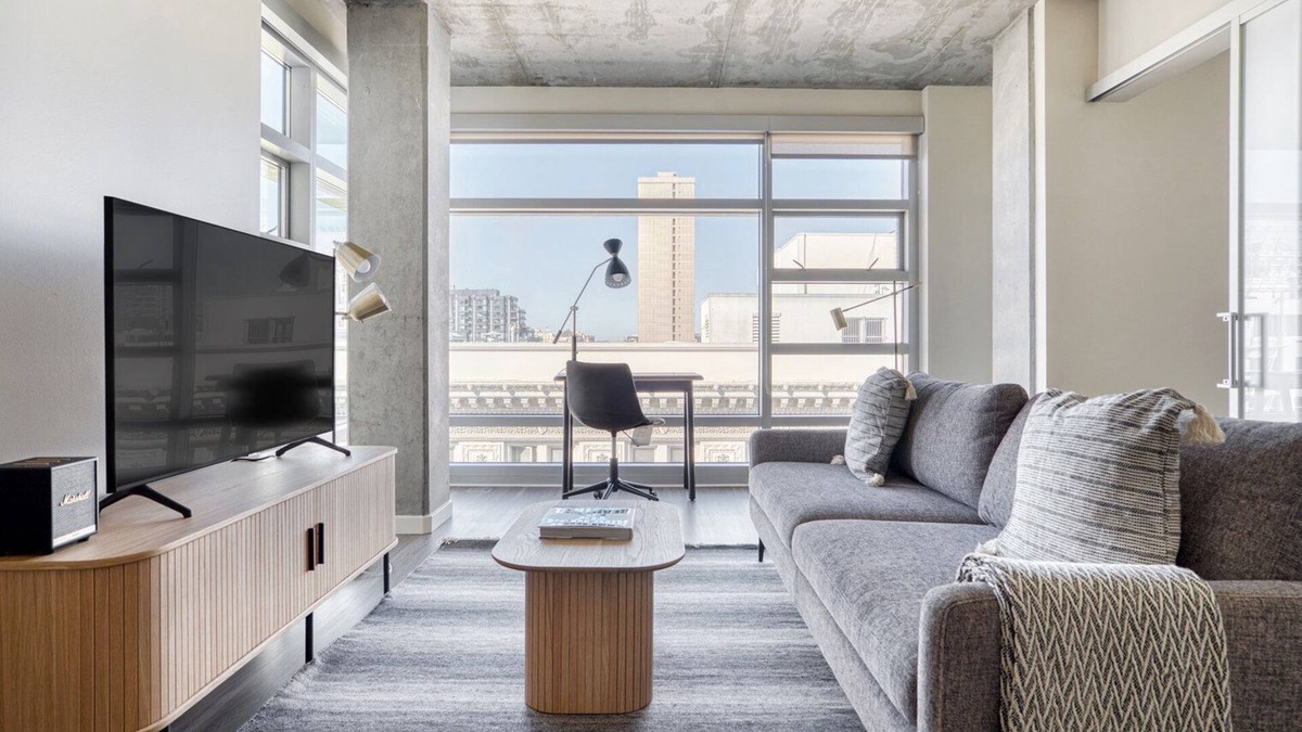 Downtown San Francisco Apartment | Lower Nob Hill 2BR w/Roofdeck, BBQ, near Shops, by Blueground