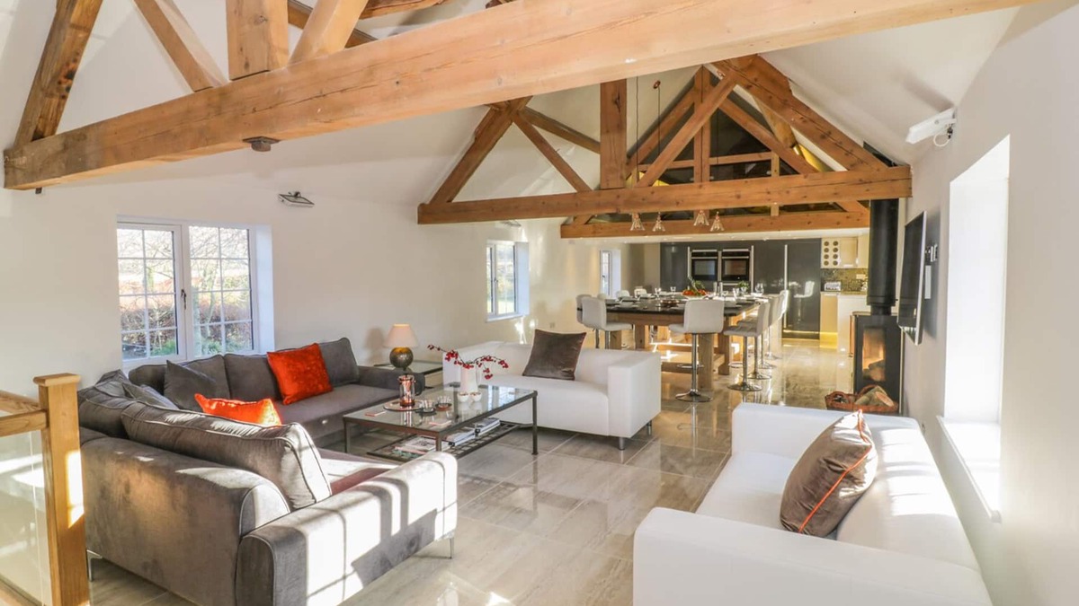 Broadwas Cottage | LOWER TUNDRIDGE COTTAGE, pet friendly, with hot tub in Suckley