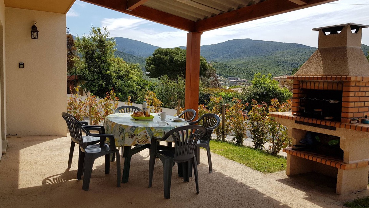 Molini Apartment | Lower villa, 1.7 km from Agosta beach, air-conditioned BBQ, terrace & private parking