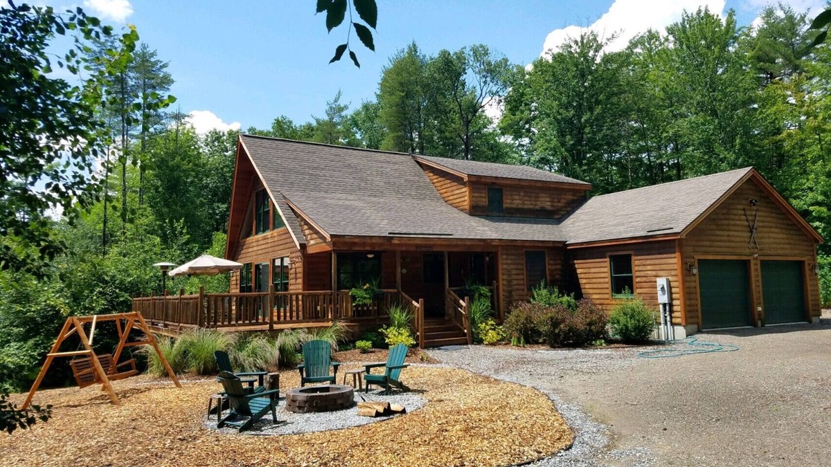 Meredith Apartment | Lower walk out level, 1 Bedroom and Studio Queen Apartment in Country Cabin