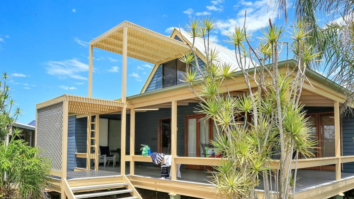 Woodgate House | Lowset A-Frame Cottage