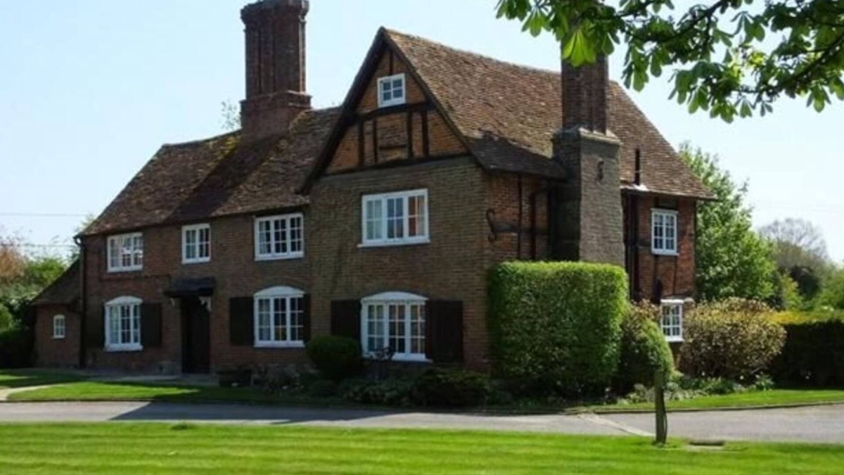 Tring House | Loxley Barn 1 bedroom cottage retreat