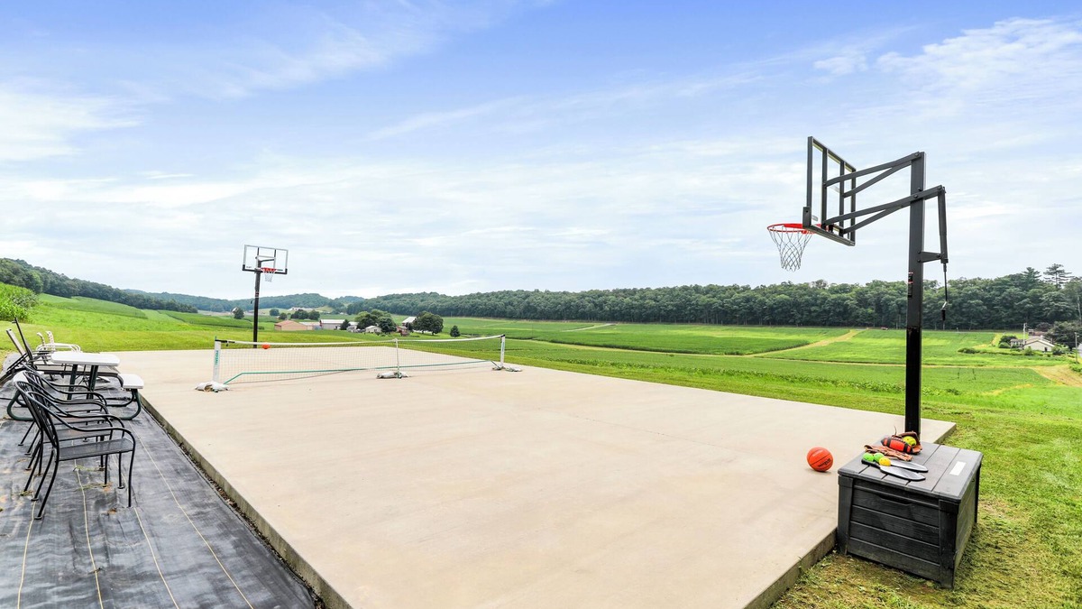 Loysville House | Loysville Charm Meets Cabin 3-Bedroom with A/C, Fitness Room & peaceful Living