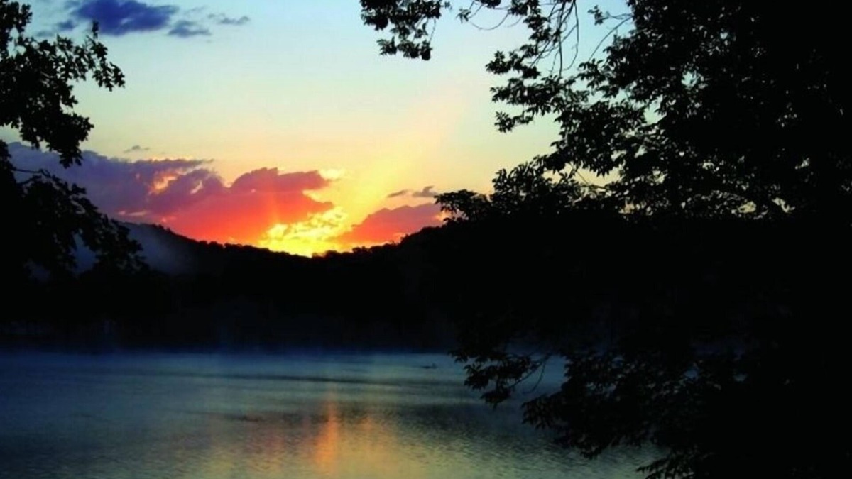 Camdenton House | LOZ Family Fun Lakefront Vacation Home #1, 5000sf, 6 bdr, 4 bath, 1 is ADA