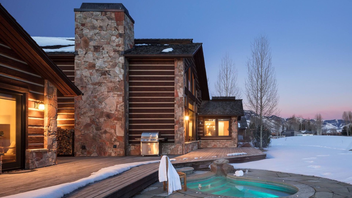 South Park House | LPJH | Abundance of Nature, Breathtaking Views, and Privacy