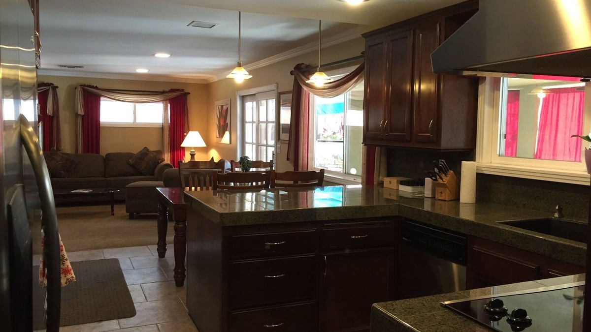 South Redlands House | LR - Beautifully Decorated 4 bedroom Home