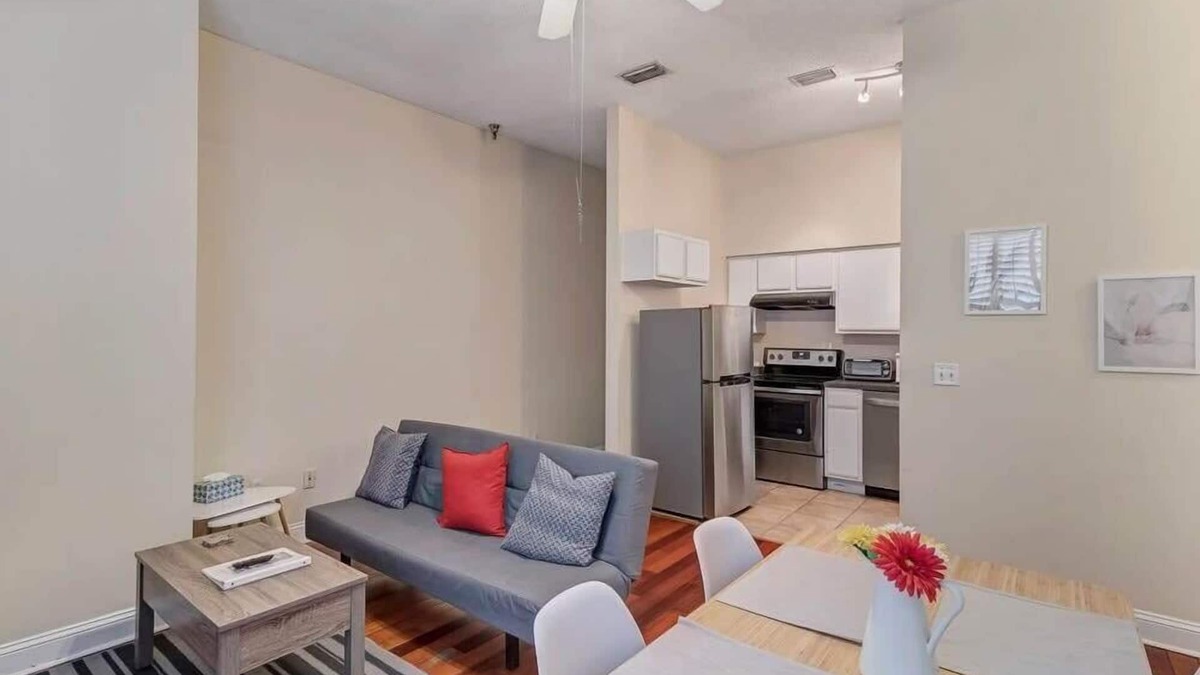 Springfield Apartment | LT Stay Discounts! Cozy 2 BR Apt - Pet Friendly!