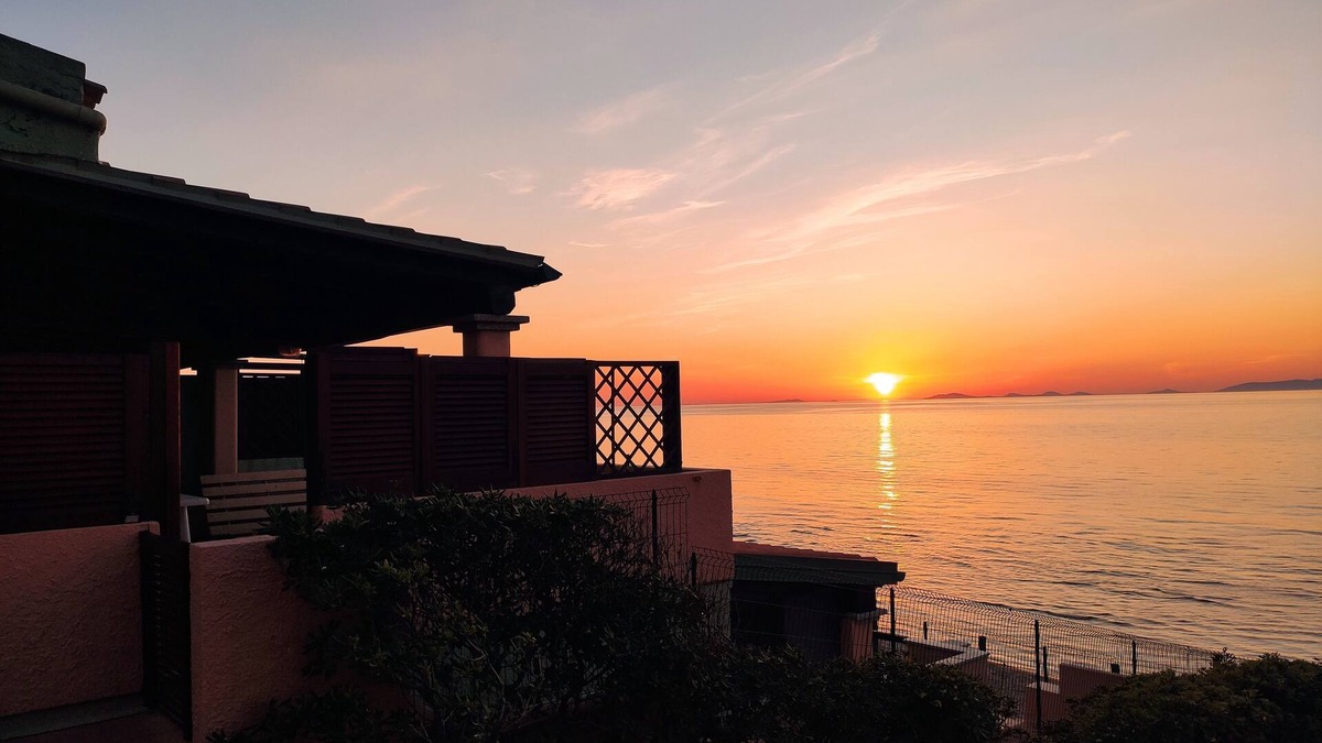 Lu Bagnu Apartment | Lu Bagnu Apartment On The Sea Beautiful Beach