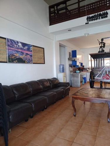 Balaoan House | LU Family Escape
