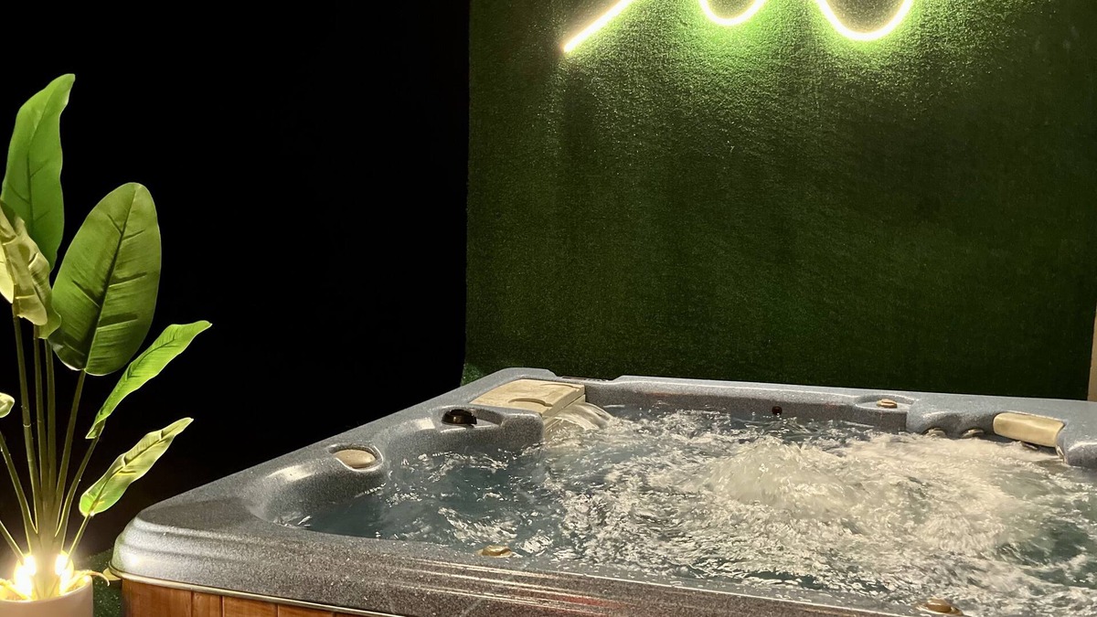 Rochester Other | Lucid Fields 10 Acres with a Stargazing Hot Tub