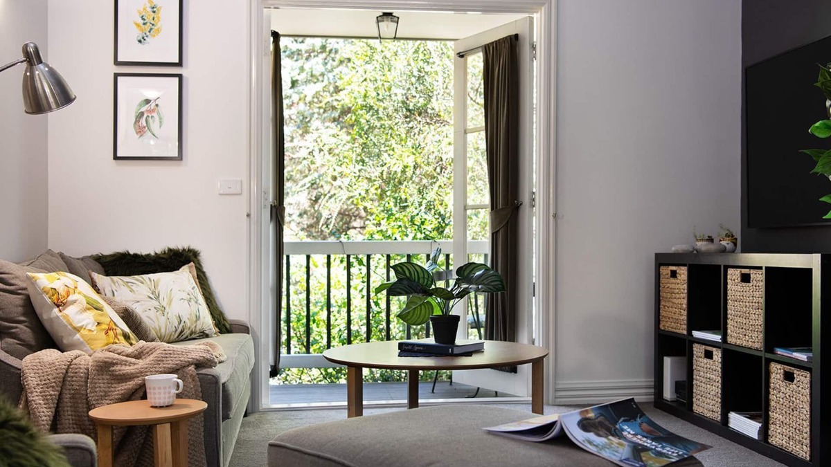 Hepburn Springs Cottage | Lucini Cottage- wood fire and stunning bush views