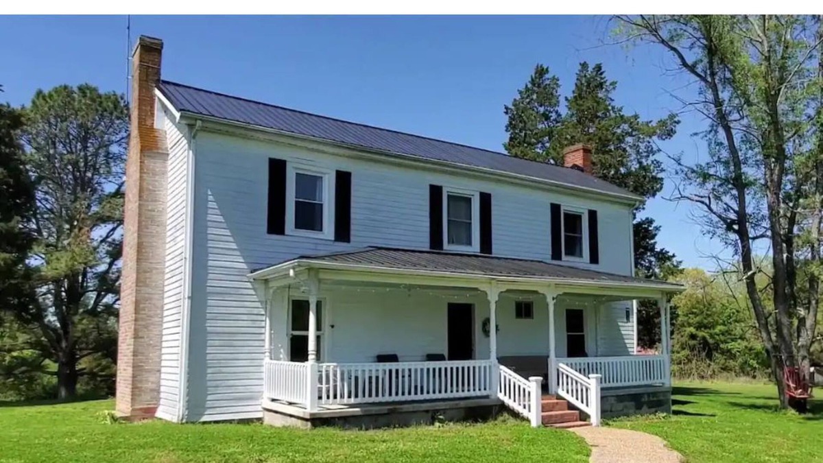 Red House House | Lucks Branch Farm, Your Secluded Getaway!