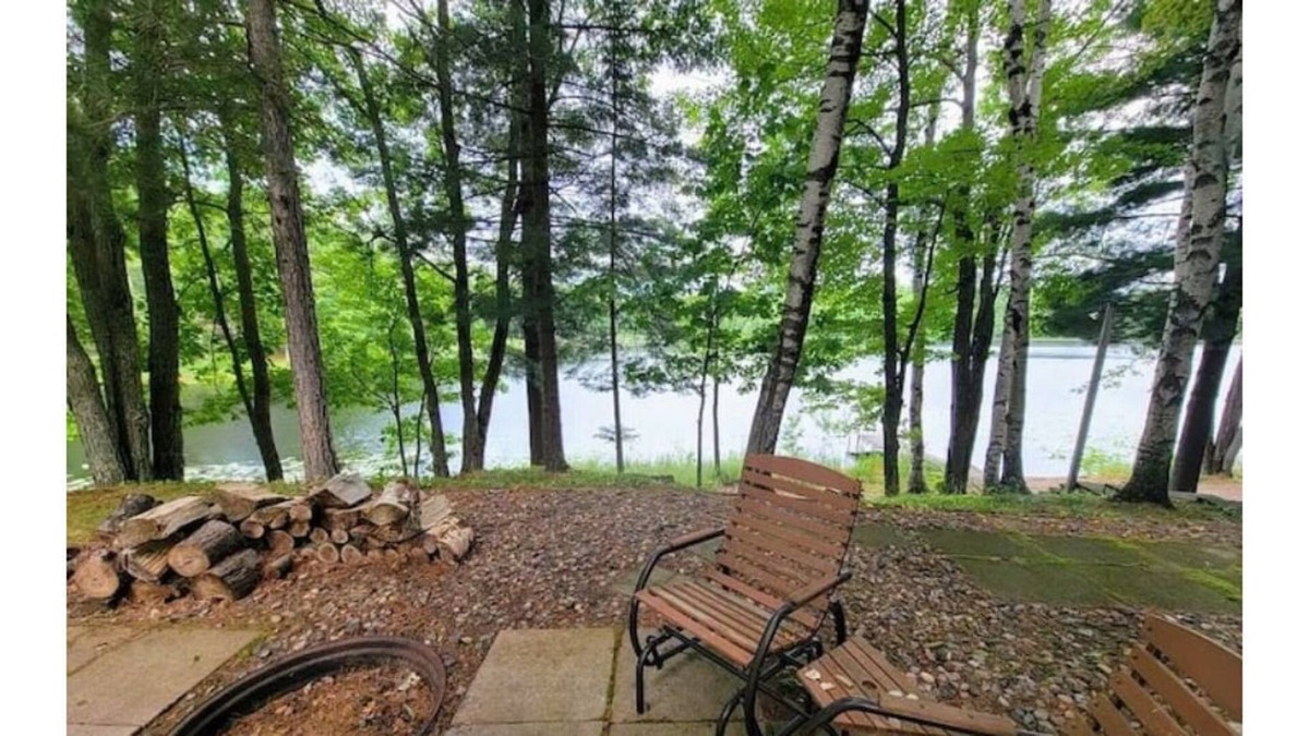 Deerbrook House | Lucky Duck Lodge on the Lake! Sleep up to 16!