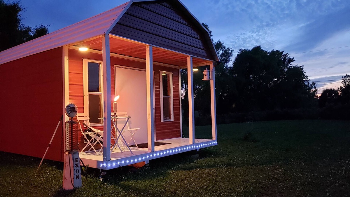 Bossier City Cabin | Lucky H&W Farm Hatchery Cabin