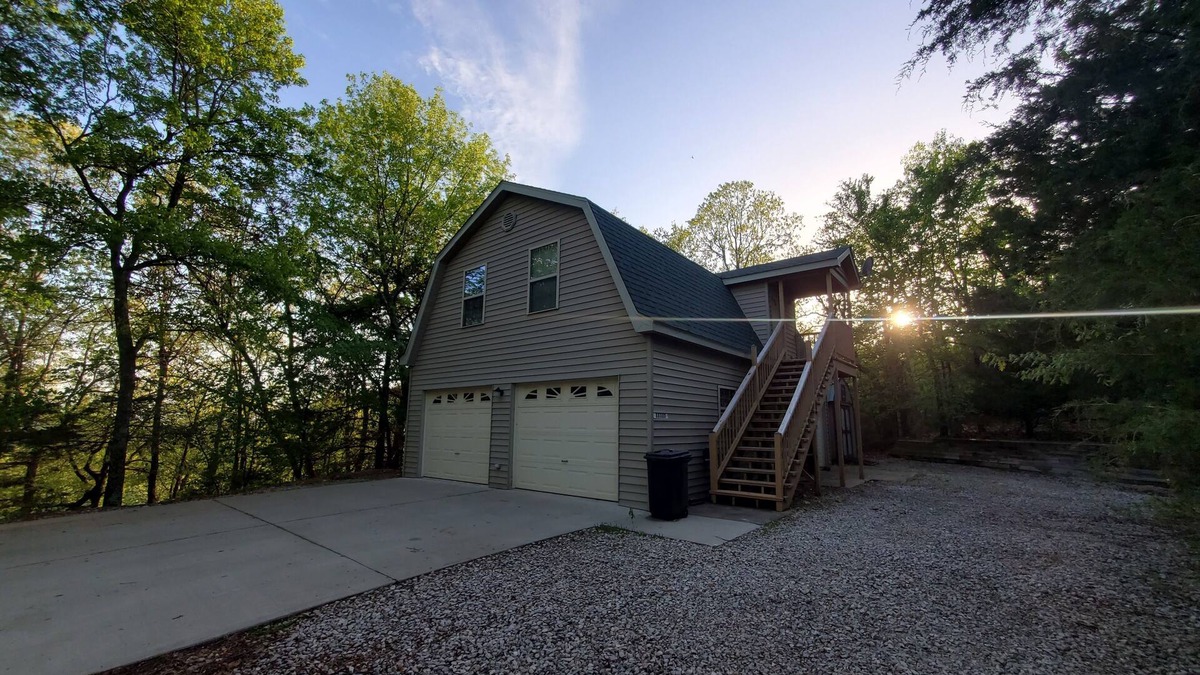 Lost Bridge Village Cottage | Lucky's - Adorable Cottage by the Beaver Lake Sailboat Club