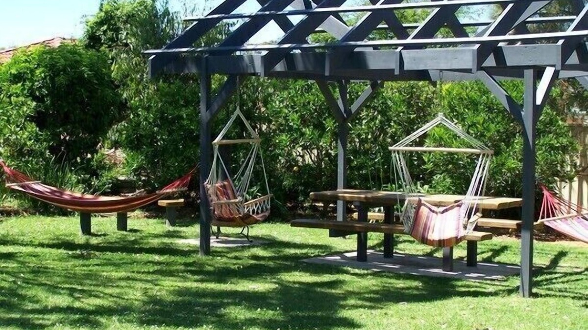 Culburra Beach House | Lucy's Escape - Amazing garden oasis, fully secure for dogs