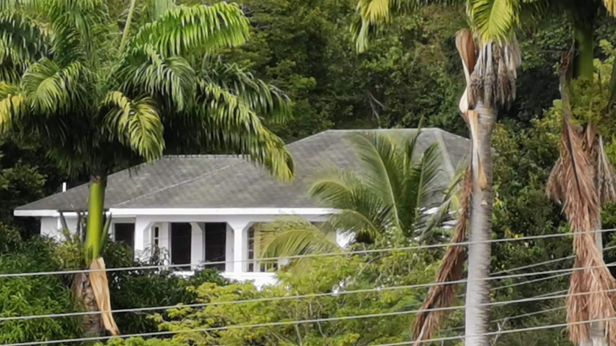 St. Peter's House | Lucy's Sunshine Villa Palm Loop, Spacious 3 Bed 2 Bathroom,