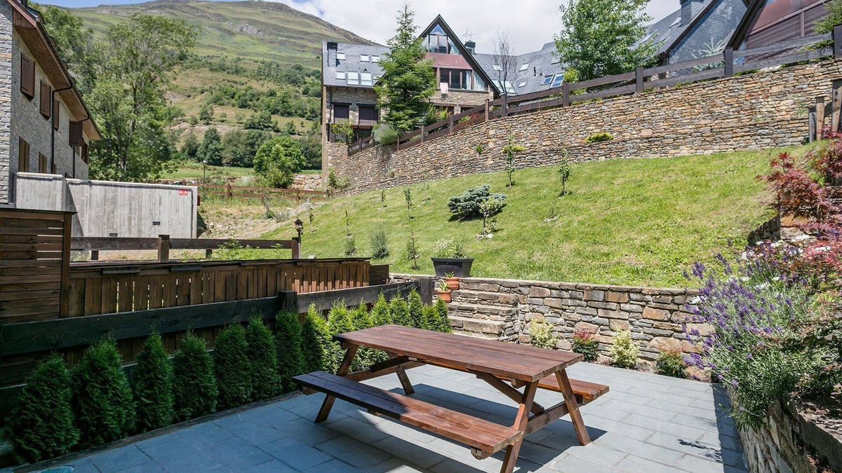 Gessa Apartment | Luderna - Dúplex con jardín des Treuetes