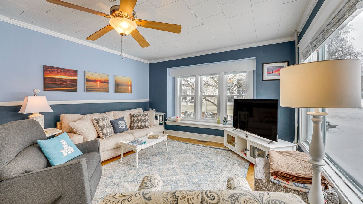 Ludington House | Ludington Home w/6 Bicycles < 1 Mi to Beach!