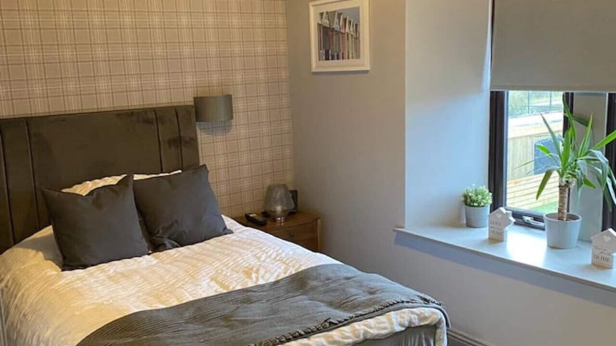 Kilmarnock Condo | Lugton Rooms - 1 bedroom suite