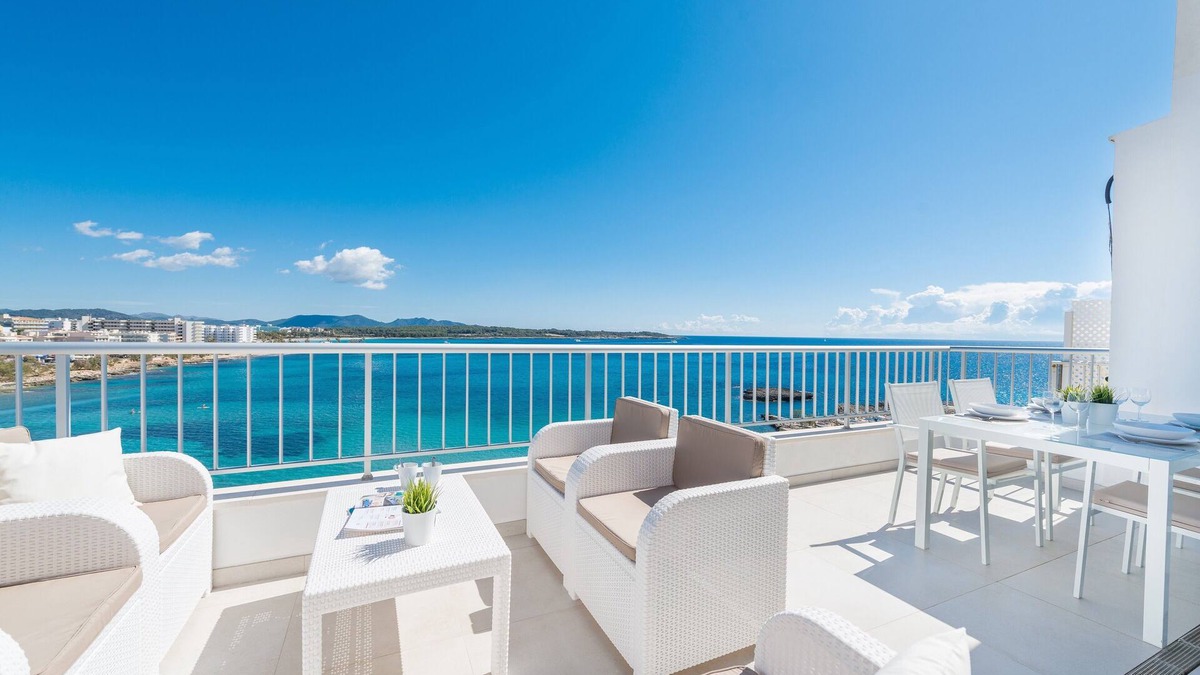 S'Illot-Cala Morlanda House | LUISAMAR SEA VIEW - Apartment with sea views in S'illot. Free WiFi
