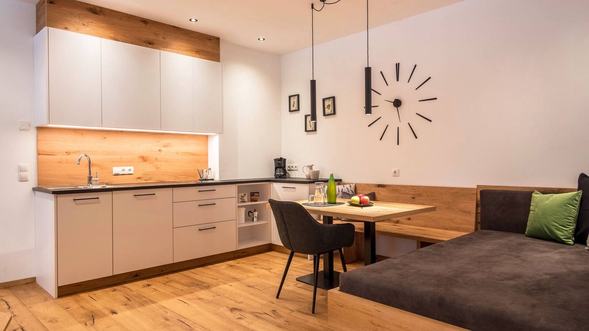Cornaiano Apartment | Luislhof Farm - Holiday Apartment Herbae with Mountain View, Terrace & Wi-Fi