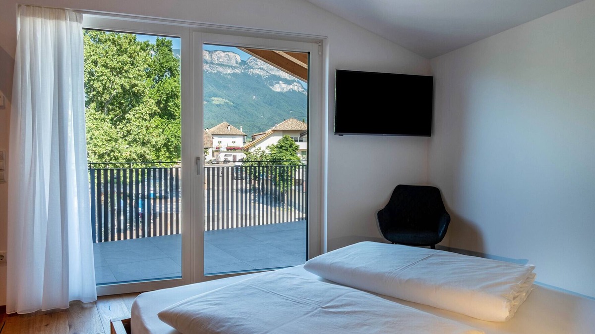 Cornaiano Apartment | 'Luislhof Hof - Apartment Pomum' with Mountain View, Terrace & Wi-Fi