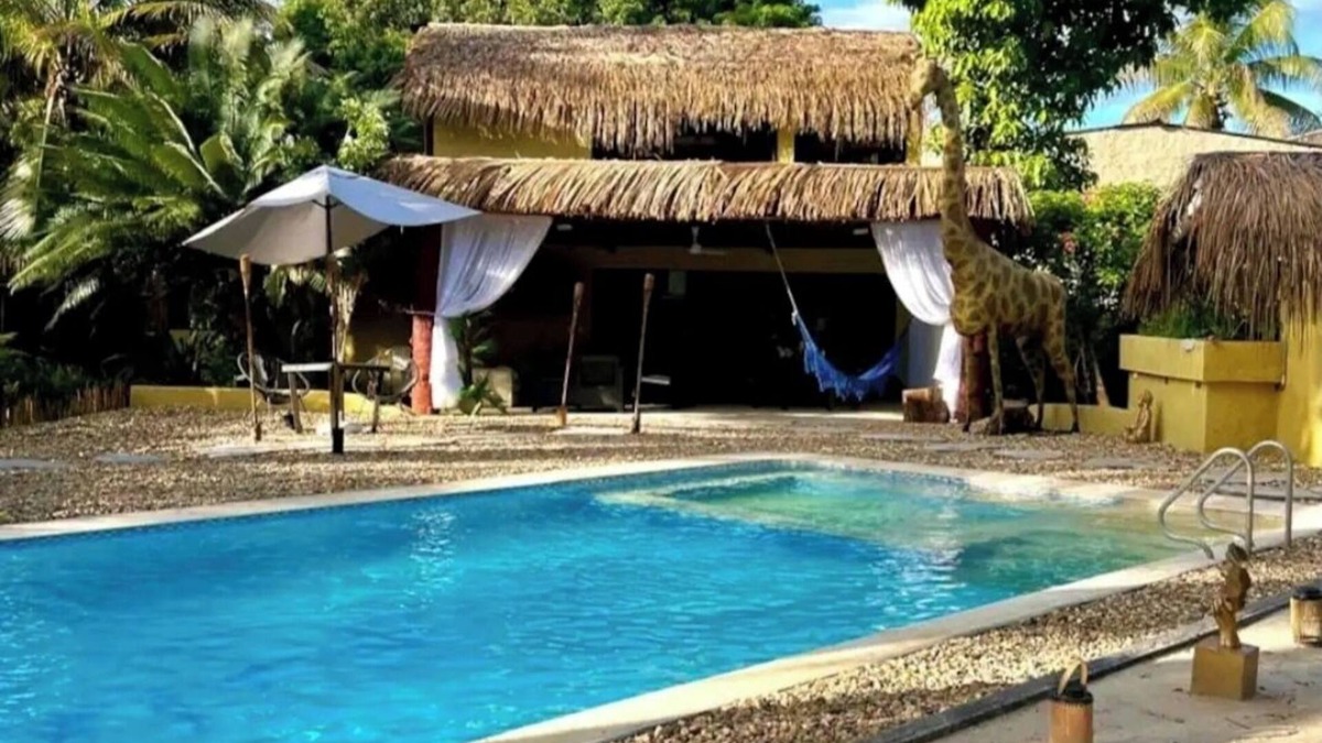 Melgar Villa | Lujosa Villa Tipo Bali, Miniplaya y Cine Privado