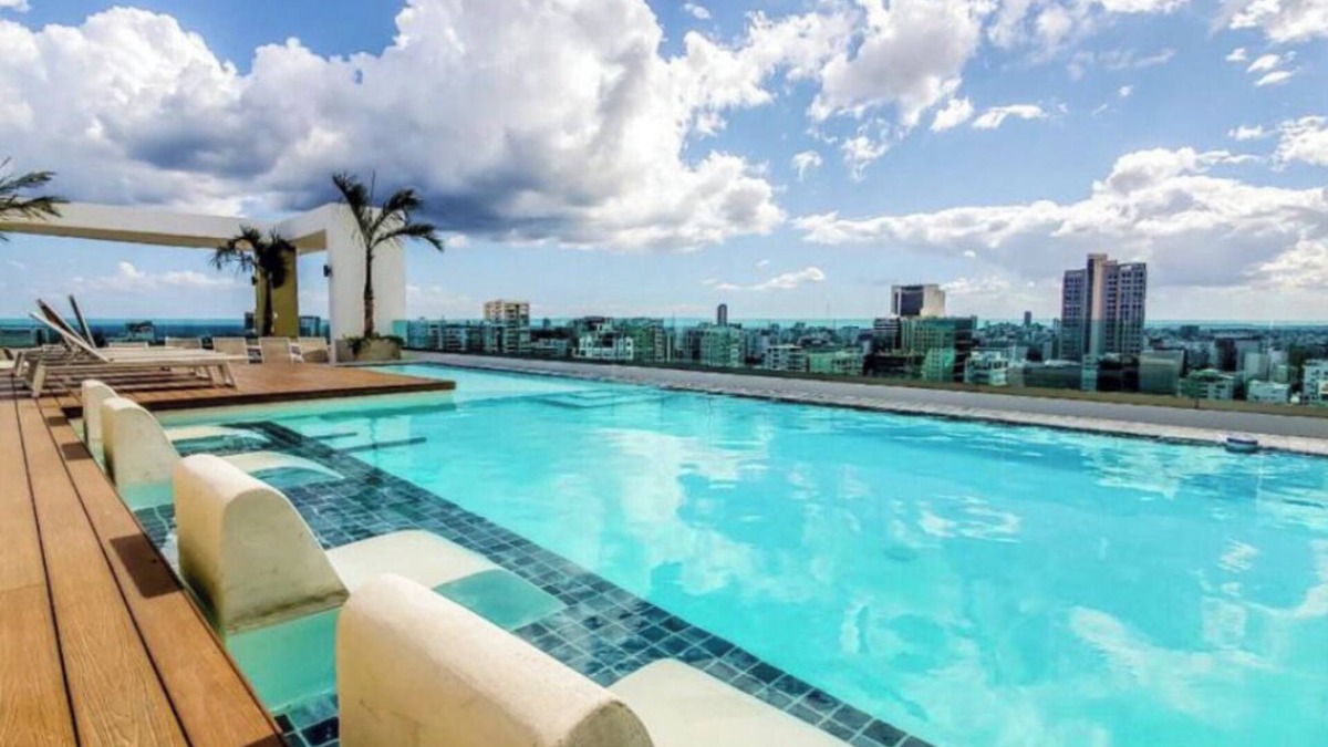 Downtown Santo Domingo Apartment | Lujoso Apartamento 5 Star ROOFTOP POOL & GYM 1BE -1 1/2 Ba
