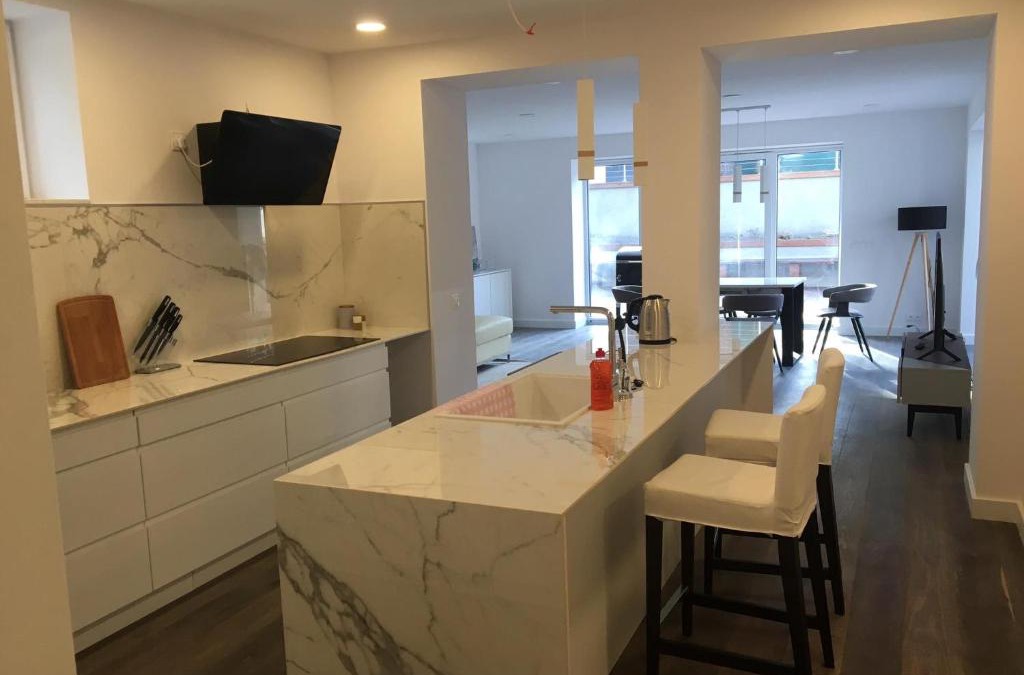 Otwock Apartment | Luksusowy Apartament pod Lasem, Otwock -Shared garden, sauna, wood hot tub! Hot tub seasonal!