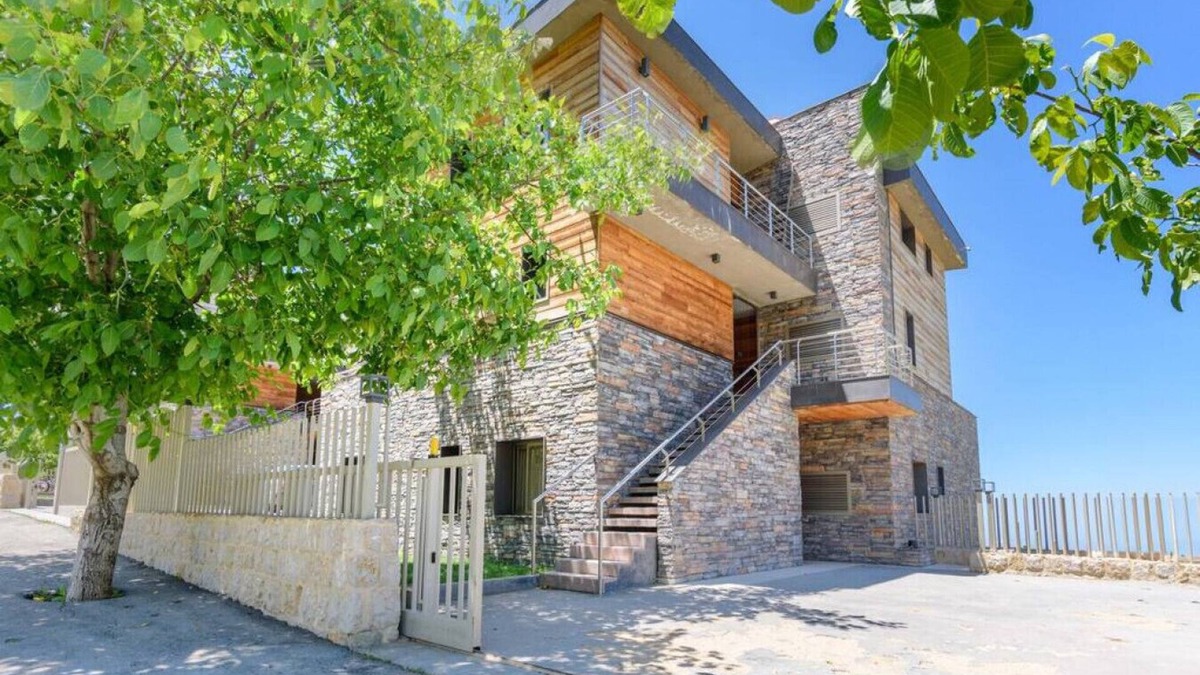 Kfardebian Villa | Lumber`s 3-Bedroom House with Garden in Bakish