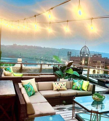 Stillwater House | Lumberjack Inn with rooftop