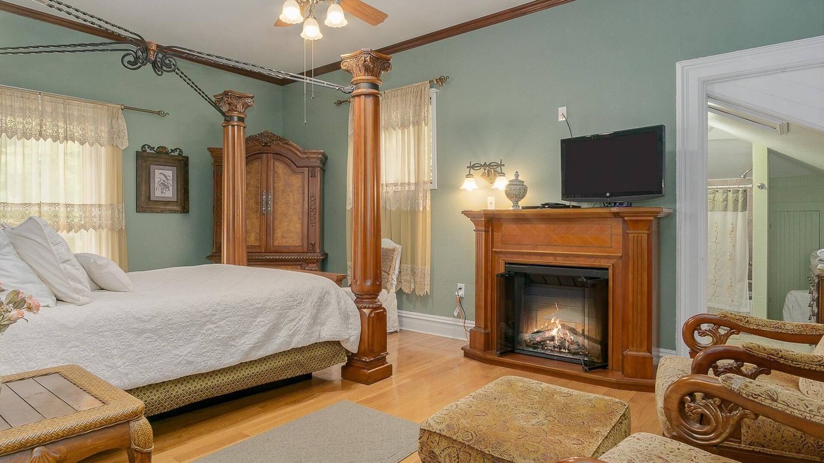 Newaygo Apartment | Lumberman's Suite at Newaygo Bed & Breakfast